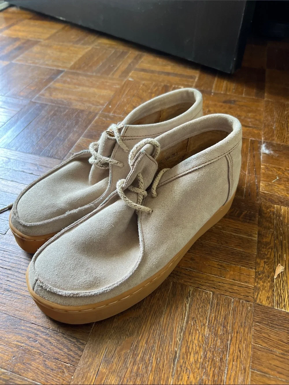 Tommy Hilfiger Men's Beige Suede Chukka Boots with Gum Sole
